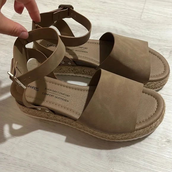 Platform Sandals - Picture 2 of 6